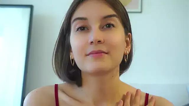 EliseMilby from StripChat is Freechat