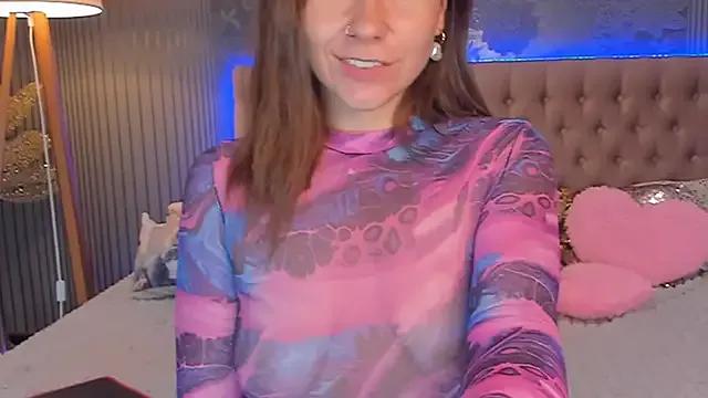 ElissGlow from StripChat is Freechat