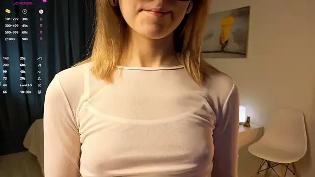 EllieDul from StripChat is Freechat