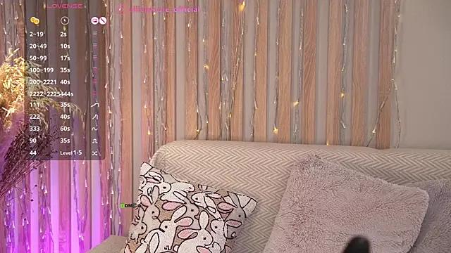 EllieMoore from StripChat