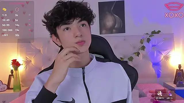 Elliot_younng from StripChat