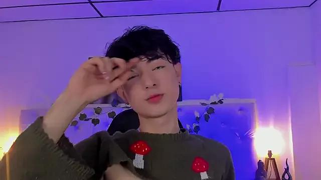 Elliot_younng from StripChat