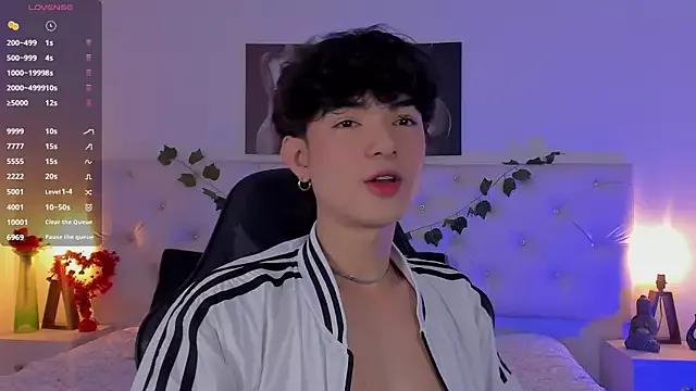 Elliot_younng from StripChat