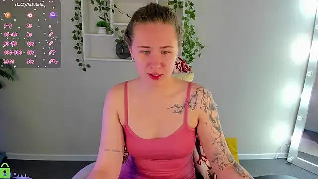 Elsie_Cutties from StripChat is Freechat