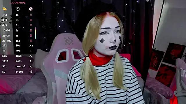 ElswythCovil from StripChat is Freechat