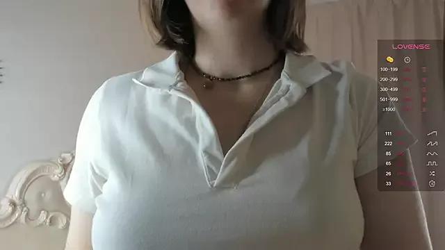 ElvaDavi from StripChat is Freechat