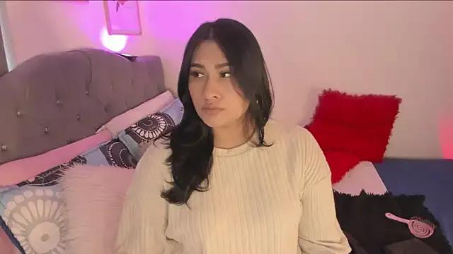 Elyross1_ from StripChat is Freechat