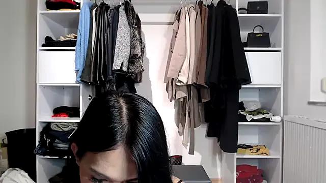 emerald_smith from StripChat is Freechat