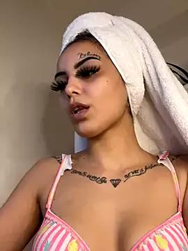 EmeraldBae from StripChat is Freechat
