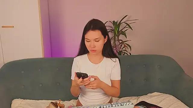EmiliaDroll from StripChat is Freechat