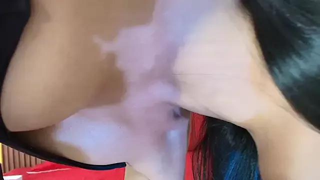 emiliqueen8 from StripChat is Freechat
