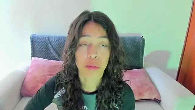 emily_jonessxx from StripChat is Freechat