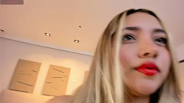 Emily_Long_ from StripChat is Freechat