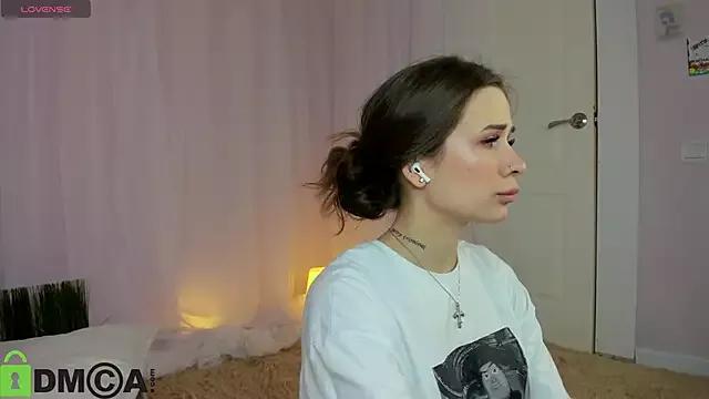 Emily_M1ly from StripChat is Freechat