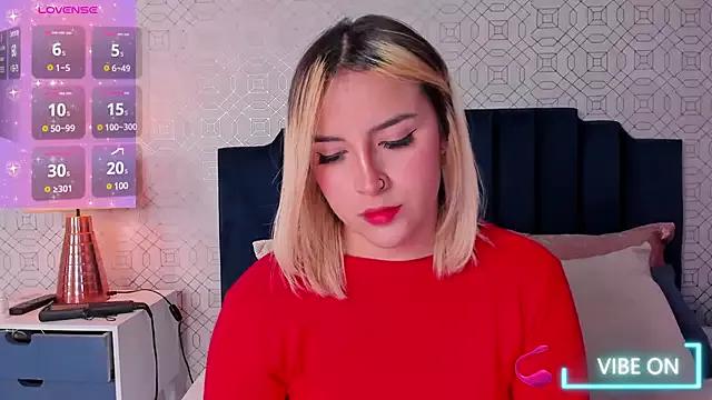 emilybroownn_ from StripChat is Freechat