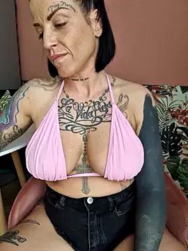 EmilyDiazofficial from StripChat is Freechat