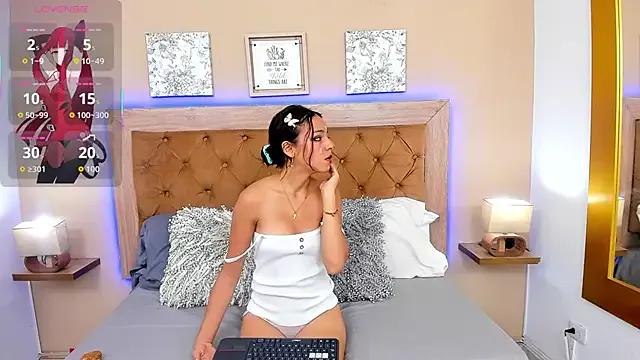 EmilyJonns from StripChat is Freechat