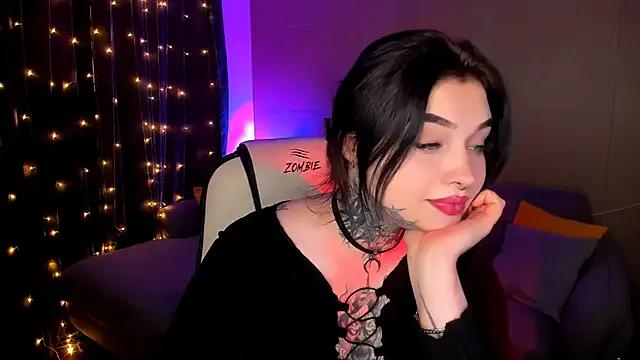 EmilyWoods_ from StripChat is Freechat