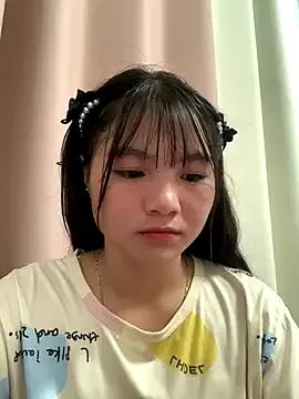 Emlyly-18 from StripChat is Freechat
