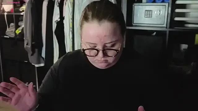 EMMA__CONNOR from StripChat