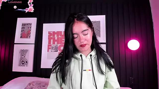 Emma_bakker_ from StripChat is Freechat