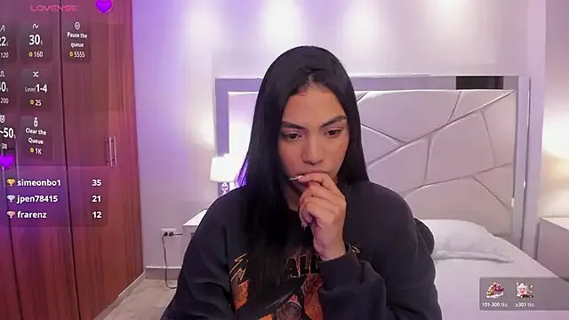 emma_connor1 on StripChat 