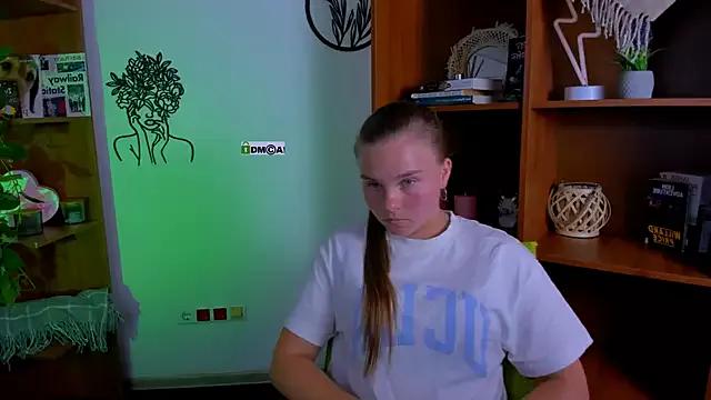 emma_foxys from StripChat is Freechat