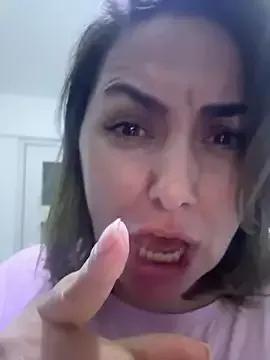 Emma_roqueen from StripChat is Freechat