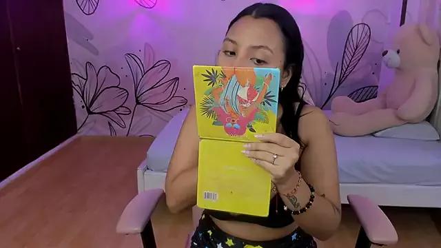 emmaa3 from StripChat is Freechat