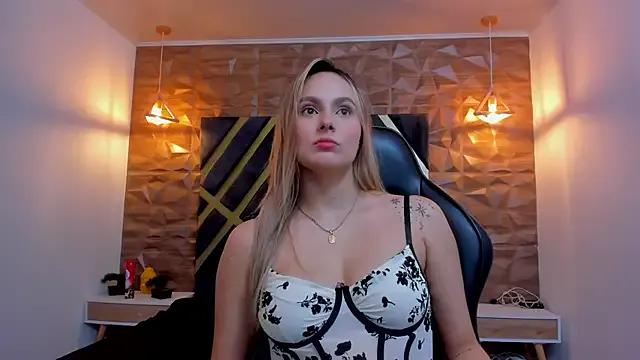 Emmaa_white_ from StripChat is Freechat