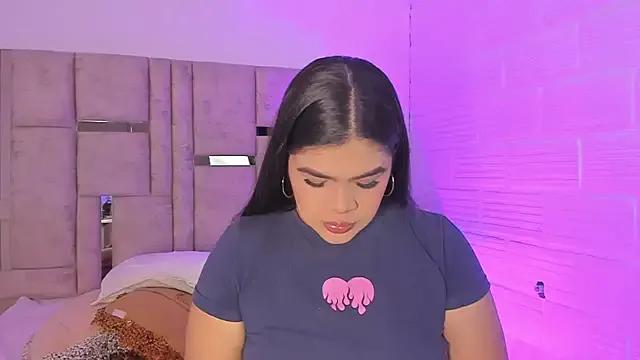 EmmaBecket2 from StripChat