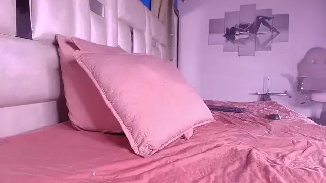 emmacurvy from StripChat is Freechat