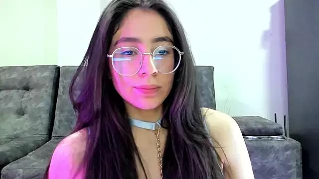 emmadiaz1 from StripChat is Freechat
