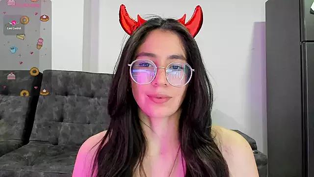 emmadiaz1 from StripChat