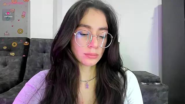 emmadiaz1 from StripChat