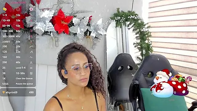 EmmaFerrary on StripChat 