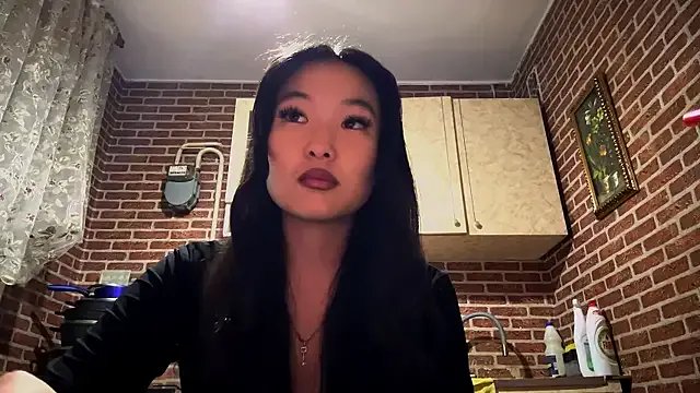 EmmaLeexth on StripChat 