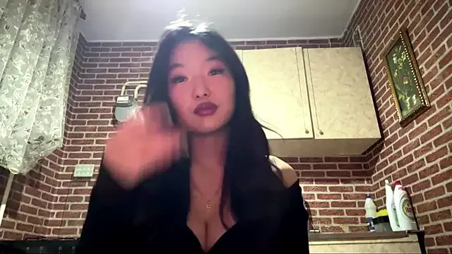 EmmaLeexth on StripChat 