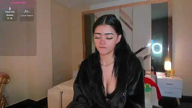 EmmaStonns from StripChat is Freechat