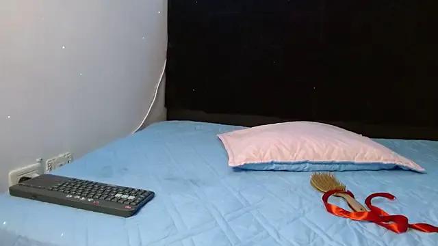 EmmaTower from StripChat is Freechat