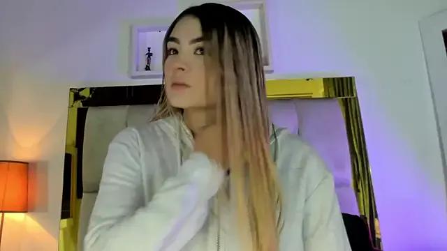 emmy_r from StripChat