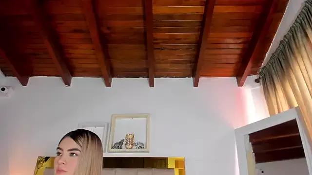 emmy_r from StripChat