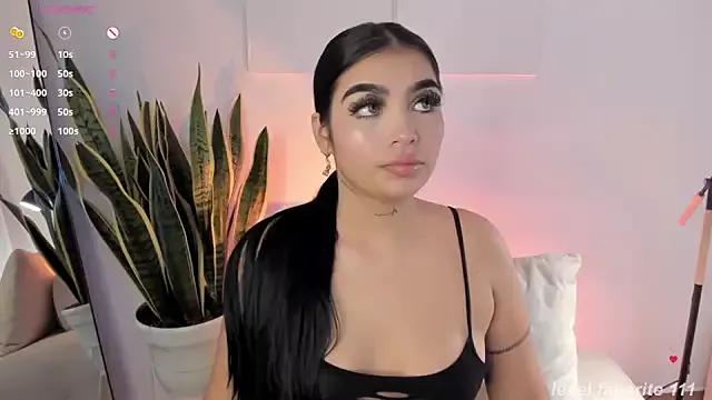 EmmyKenner from StripChat is Freechat