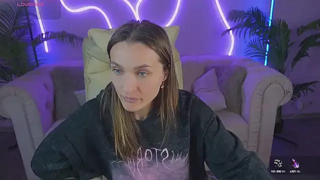 EmmySkyy from StripChat