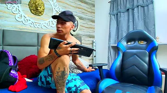 ErickandEmma21 from StripChat is Freechat