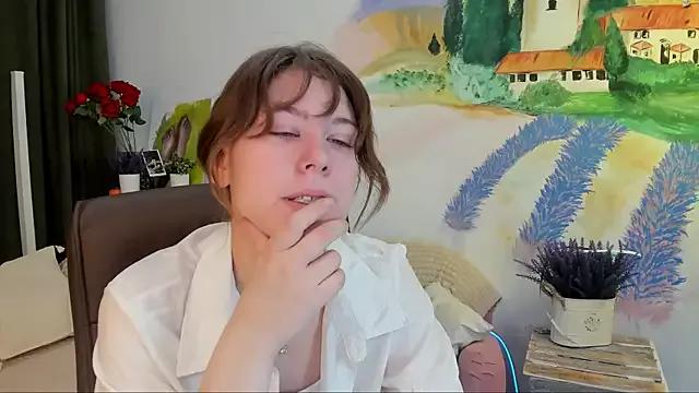 ErinKellei from StripChat is Freechat