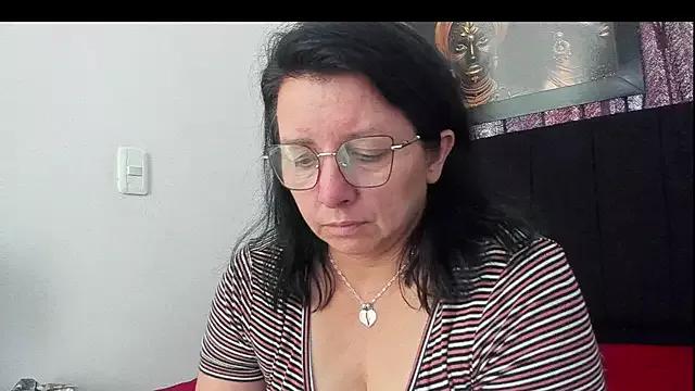 Evaaross_2345 from StripChat