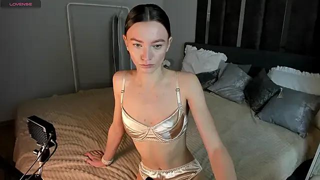 EvaToniz from StripChat is Freechat