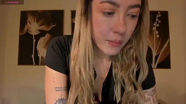 EveBensonX from StripChat