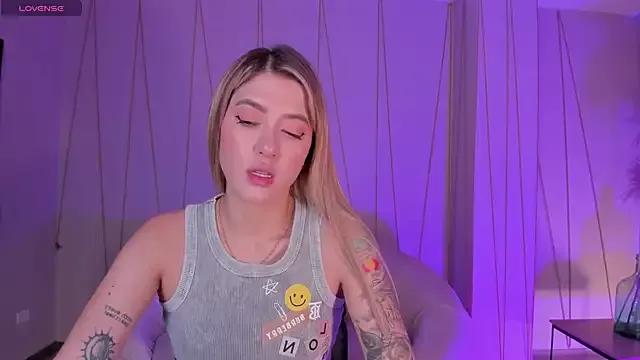 EveBensonX from StripChat